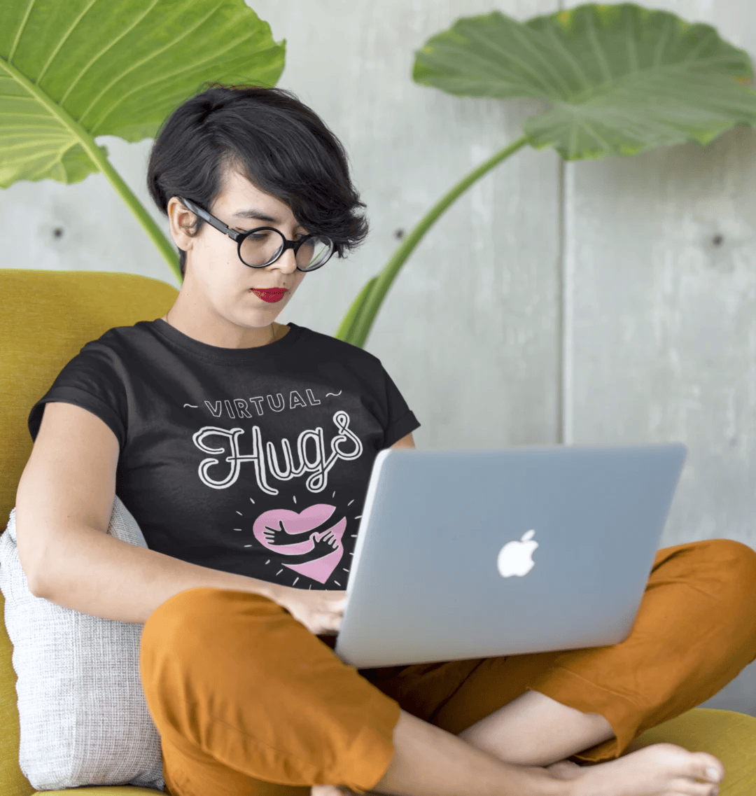 Virtual Hugs Femme T-Shirt